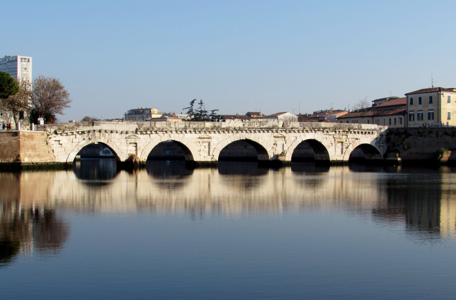 Ponte di Tiberio - Rimini - Maison B Hotel